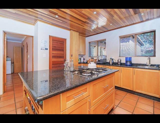 6 BEDROOM HOUSE FOR SALE IN RUIMSIG